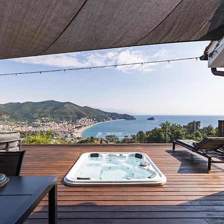 Villa Spettacolare Vista Isola Terrazza E Idromassaggio Noli Exterior foto